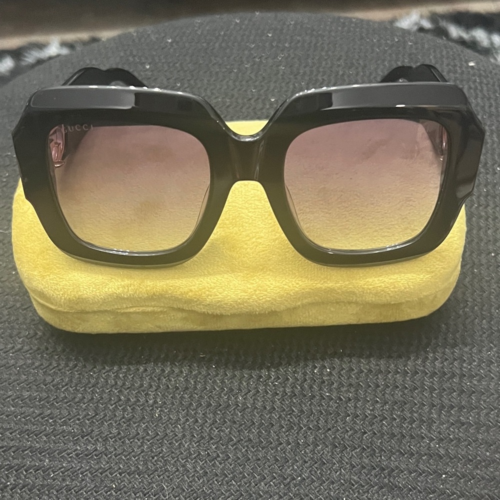 Gucci Black and Pink Gradient Sunglasses